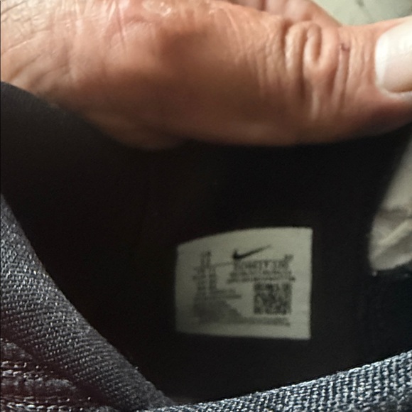 Nike Black and White Athletic Sneakers - Picture 6 of 8